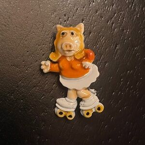 Vintage Metal Roller Skating Miss Piggy Brooch
